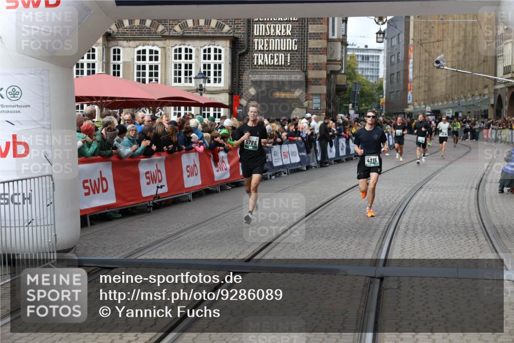 05.10.2025 - 20. swb-Marathon Bremen Yannick Fuchs http://msf.ph/oto/9286089 05.10.2025 13:04:04 Ziel 1105, 3061, 3084, 4215, 5786 meine-sportfotos.de