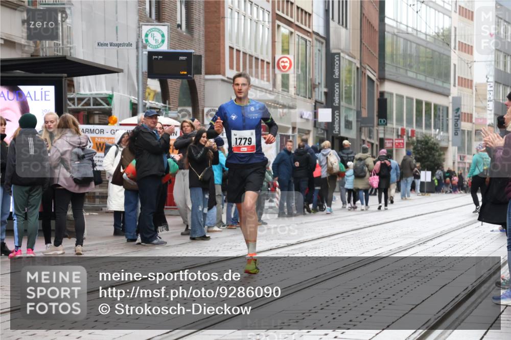 05.10.2025 - 20. swb-Marathon Bremen Strokosch-Dieckow http://msf.ph/oto/9286090 05.10.2025 12:13:51 Ziel 1779, 1779 meine-sportfotos.de