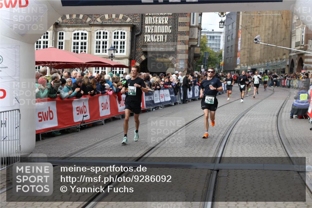 05.10.2025 - 20. swb-Marathon Bremen Yannick Fuchs http://msf.ph/oto/9286092 05.10.2025 13:04:04 Ziel 1105, 3061, 3084, 4215, 5786 meine-sportfotos.de