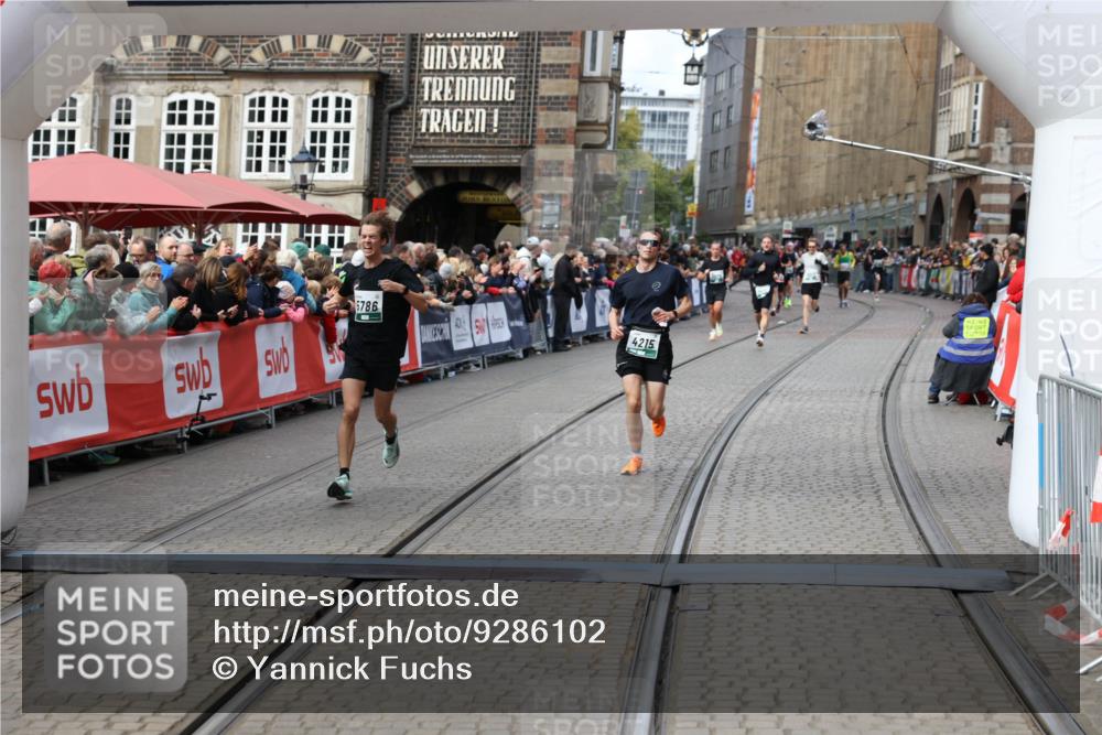 05.10.2025 - 20. swb-Marathon Bremen Yannick Fuchs http://msf.ph/oto/9286102 05.10.2025 13:04:04 Ziel 1105, 3061, 3084, 4215, 5786 meine-sportfotos.de