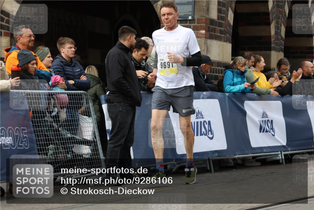 05.10.2025 - 20. swb-Marathon Bremen Strokosch-Dieckow http://msf.ph/oto/9286106 05.10.2025 11:18:55 Ziel 9691, 11625 meine-sportfotos.de