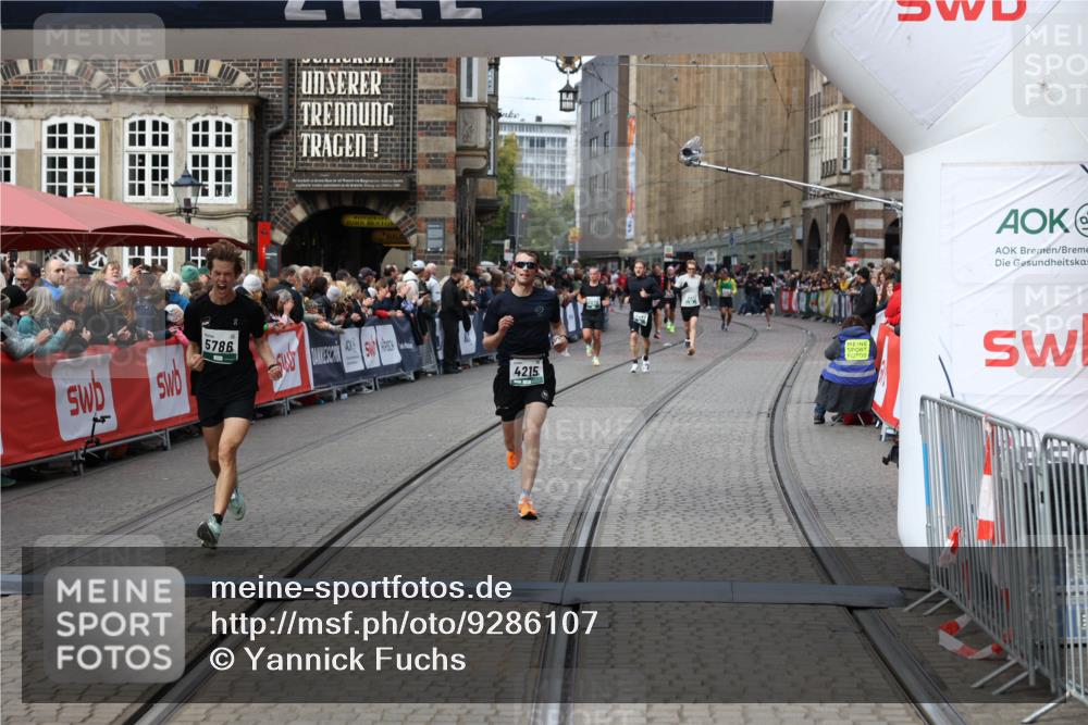 05.10.2025 - 20. swb-Marathon Bremen Yannick Fuchs http://msf.ph/oto/9286107 05.10.2025 13:04:04 Ziel 1105, 3061, 3084, 4215, 5786 meine-sportfotos.de
