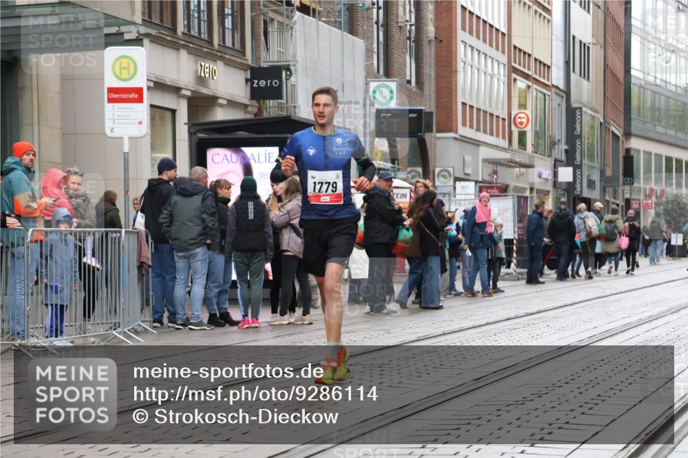 05.10.2025 - 20. swb-Marathon Bremen Strokosch-Dieckow http://msf.ph/oto/9286114 05.10.2025 12:13:52 Ziel 1779, 1779 meine-sportfotos.de