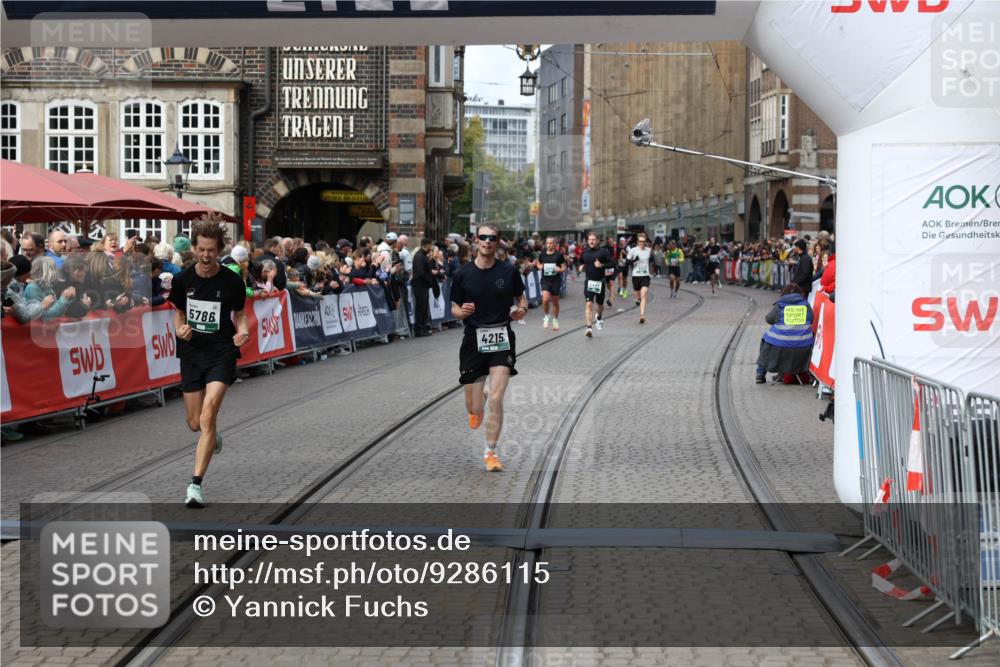 05.10.2025 - 20. swb-Marathon Bremen Yannick Fuchs http://msf.ph/oto/9286115 05.10.2025 13:04:04 Ziel 1105, 3061, 3084, 4215, 5786 meine-sportfotos.de