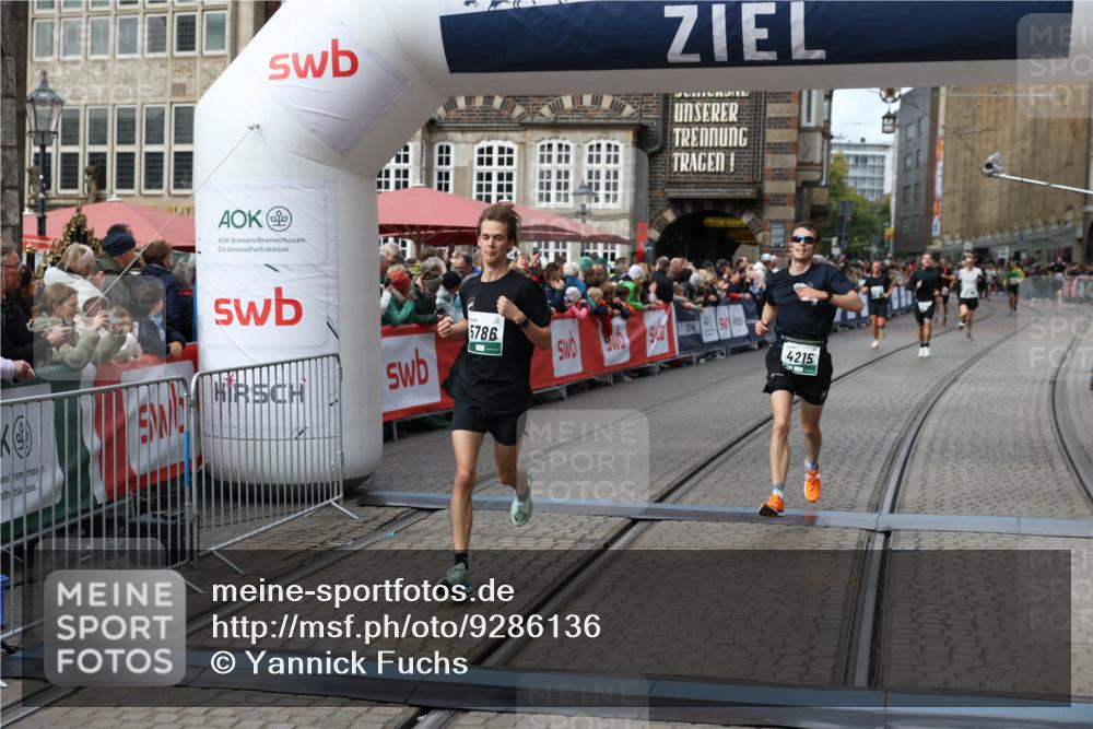 05.10.2025 - 20. swb-Marathon Bremen Yannick Fuchs http://msf.ph/oto/9286136 05.10.2025 13:04:05 Ziel 1105, 3061, 4215, 5786 meine-sportfotos.de
