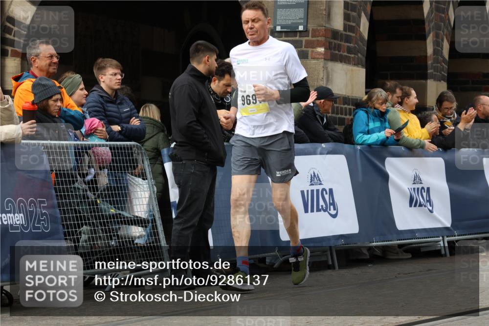05.10.2025 - 20. swb-Marathon Bremen Strokosch-Dieckow http://msf.ph/oto/9286137 05.10.2025 11:18:55 Ziel 9691, 11625 meine-sportfotos.de