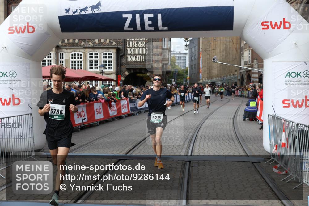 05.10.2025 - 20. swb-Marathon Bremen Yannick Fuchs http://msf.ph/oto/9286144 05.10.2025 13:04:06 Ziel 1105, 3061, 4215, 5786 meine-sportfotos.de