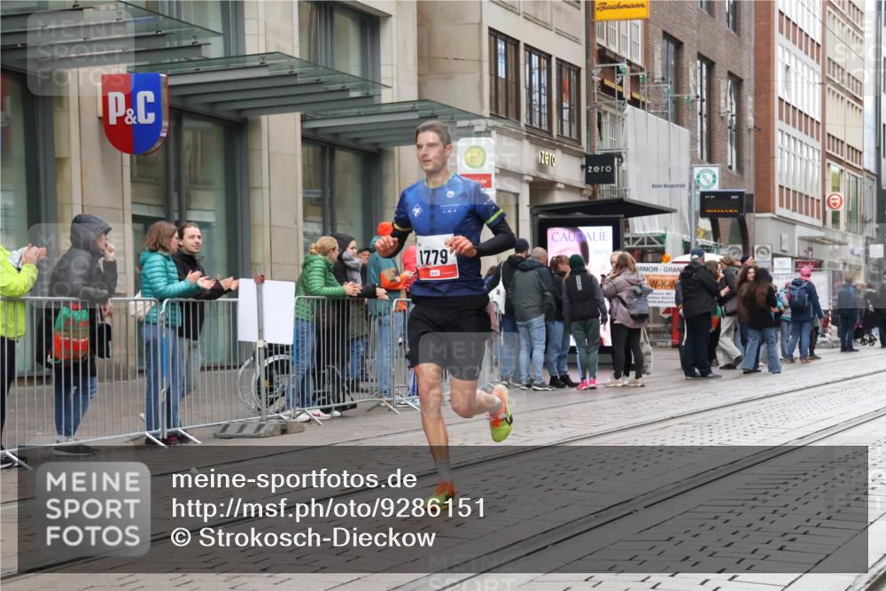 05.10.2025 - 20. swb-Marathon Bremen Strokosch-Dieckow http://msf.ph/oto/9286151 05.10.2025 12:13:53 Ziel 1779, 1779 meine-sportfotos.de