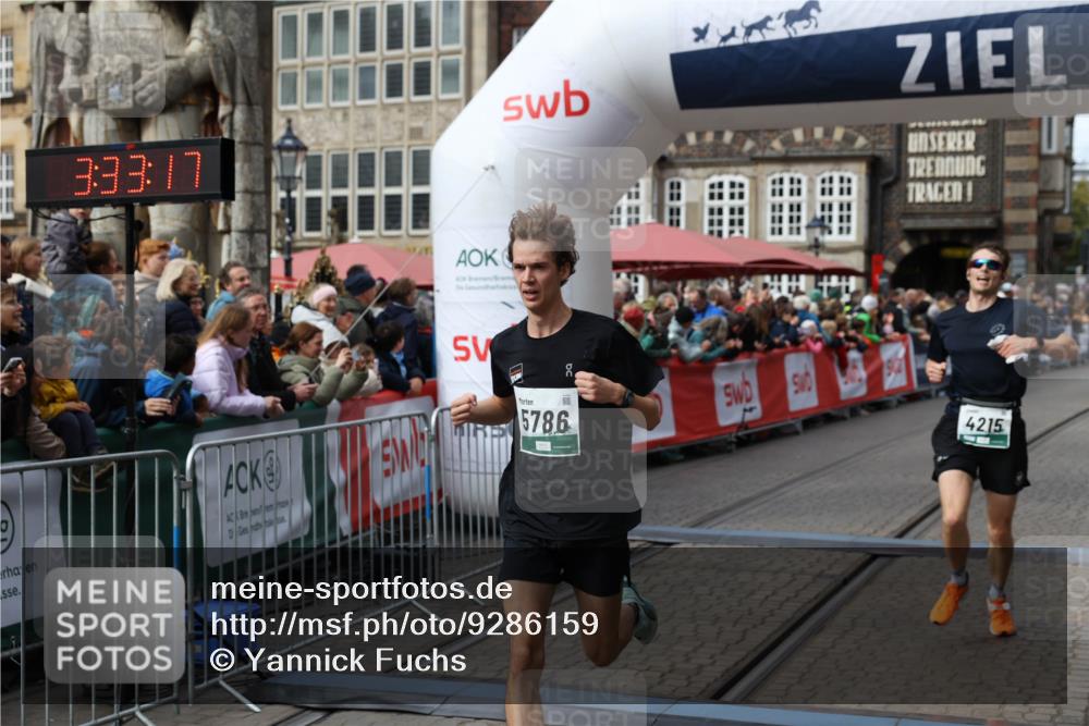 05.10.2025 - 20. swb-Marathon Bremen Yannick Fuchs http://msf.ph/oto/9286159 05.10.2025 13:04:06 Ziel 1105, 3061, 4215, 5786 meine-sportfotos.de