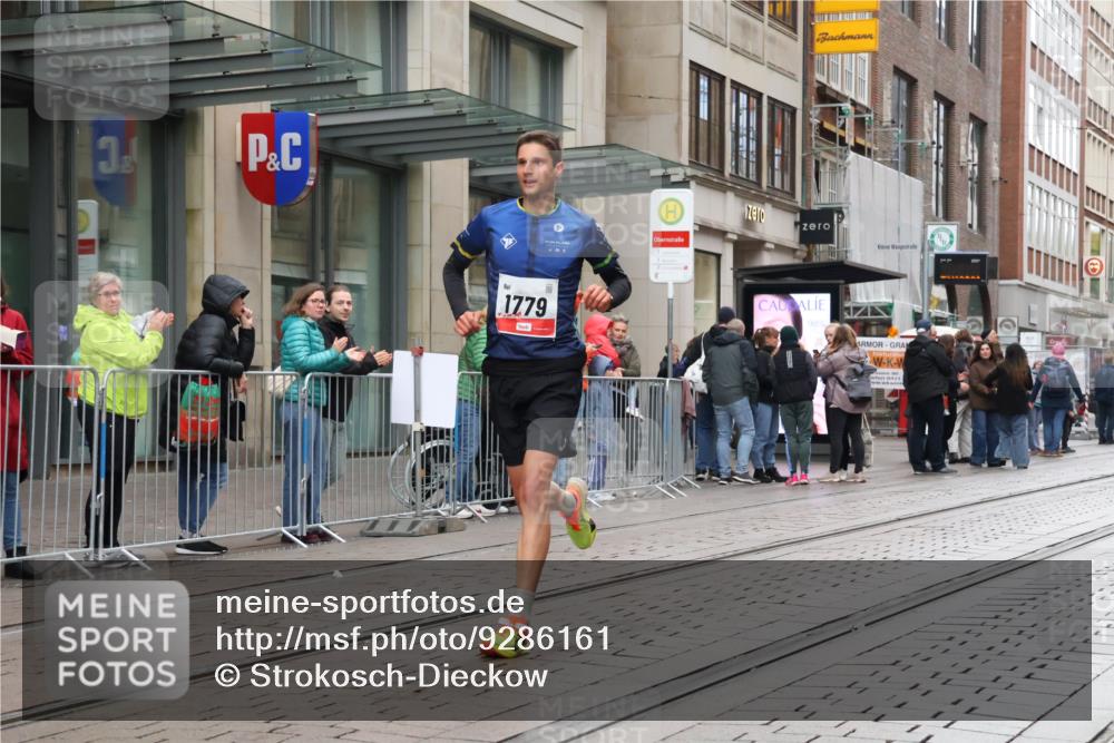 05.10.2025 - 20. swb-Marathon Bremen Strokosch-Dieckow http://msf.ph/oto/9286161 05.10.2025 12:13:53 Ziel 1779, 1779 meine-sportfotos.de