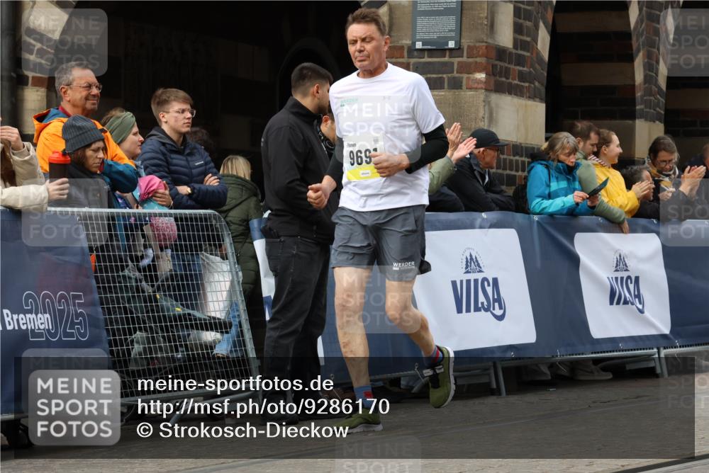 05.10.2025 - 20. swb-Marathon Bremen Strokosch-Dieckow http://msf.ph/oto/9286170 05.10.2025 11:18:55 Ziel 9691, 11625 meine-sportfotos.de