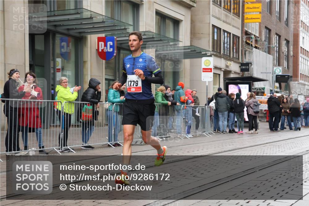 05.10.2025 - 20. swb-Marathon Bremen Strokosch-Dieckow http://msf.ph/oto/9286172 05.10.2025 12:13:54 Ziel 1779, 1779 meine-sportfotos.de