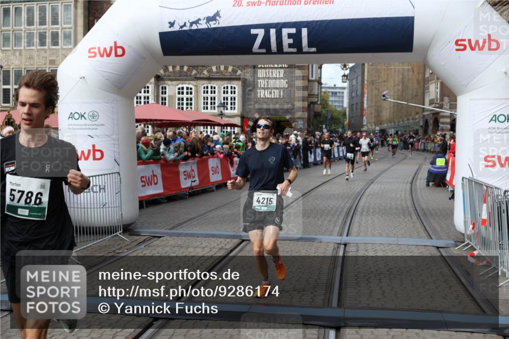 05.10.2025 - 20. swb-Marathon Bremen Yannick Fuchs http://msf.ph/oto/9286174 05.10.2025 13:04:06 Ziel 1105, 3061, 4215, 5786 meine-sportfotos.de