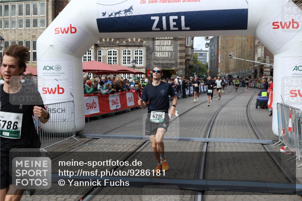 05.10.2025 - 20. swb-Marathon Bremen Yannick Fuchs http://msf.ph/oto/9286181 05.10.2025 13:04:06 Ziel 1105, 3061, 4215, 5786 meine-sportfotos.de