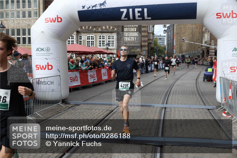 05.10.2025 - 20. swb-Marathon Bremen Yannick Fuchs http://msf.ph/oto/9286188 05.10.2025 13:04:06 Ziel 1105, 3061, 4215, 5786 meine-sportfotos.de
