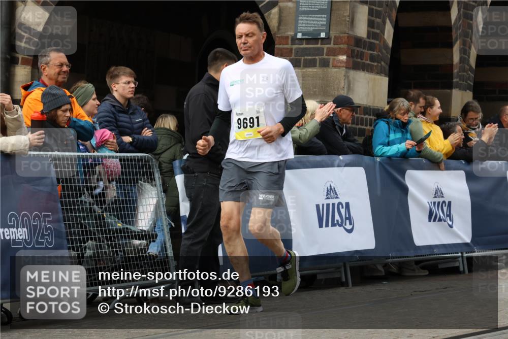 05.10.2025 - 20. swb-Marathon Bremen Strokosch-Dieckow http://msf.ph/oto/9286193 05.10.2025 11:18:55 Ziel 9691, 11625 meine-sportfotos.de