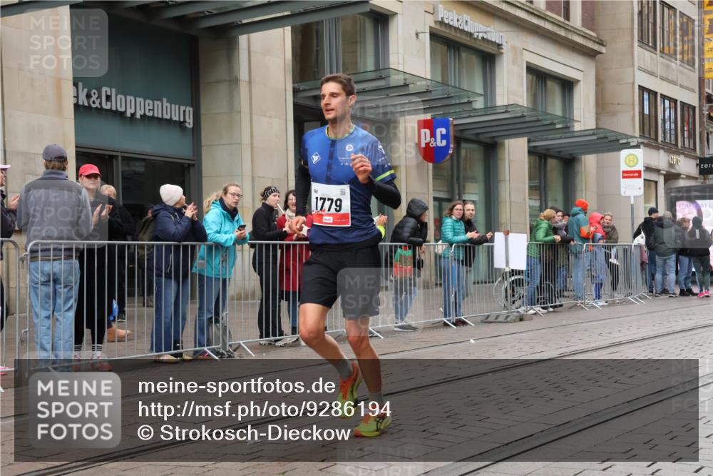 05.10.2025 - 20. swb-Marathon Bremen Strokosch-Dieckow http://msf.ph/oto/9286194 05.10.2025 12:13:54 Ziel 1779, 1779 meine-sportfotos.de