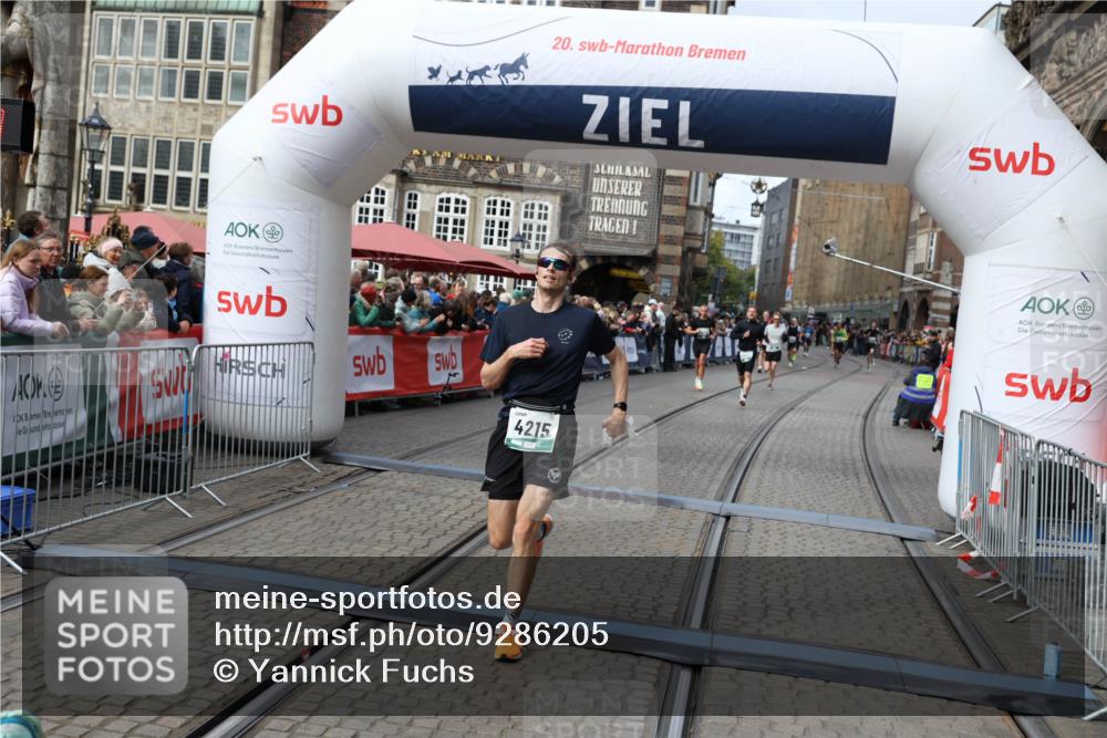 05.10.2025 - 20. swb-Marathon Bremen Yannick Fuchs http://msf.ph/oto/9286205 05.10.2025 13:04:07 Ziel 1105, 2472, 4215, 5786, 7070 meine-sportfotos.de
