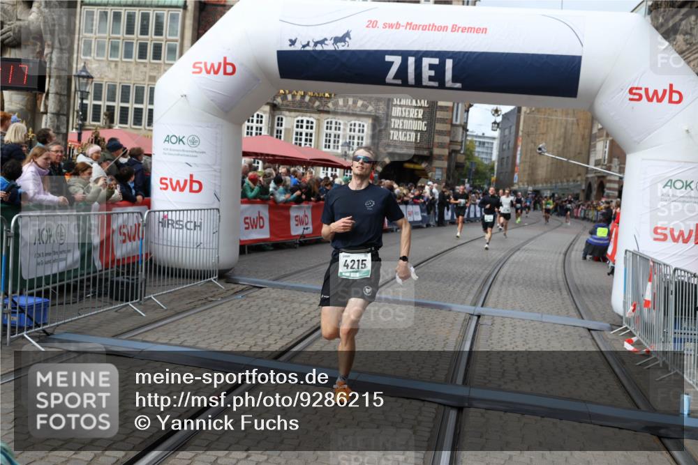 05.10.2025 - 20. swb-Marathon Bremen Yannick Fuchs http://msf.ph/oto/9286215 05.10.2025 13:04:07 Ziel 1105, 2472, 4215, 5786, 7070 meine-sportfotos.de