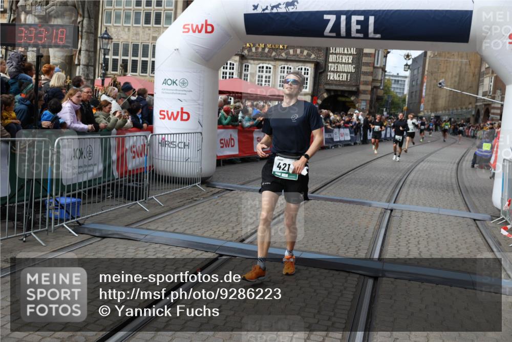 05.10.2025 - 20. swb-Marathon Bremen Yannick Fuchs http://msf.ph/oto/9286223 05.10.2025 13:04:07 Ziel 1105, 2472, 4215, 5786, 7070 meine-sportfotos.de