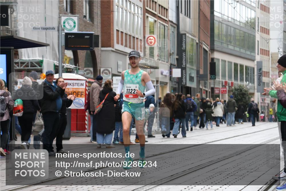 05.10.2025 - 20. swb-Marathon Bremen Strokosch-Dieckow http://msf.ph/oto/9286234 05.10.2025 12:14:25 Ziel 1122, 1122 meine-sportfotos.de