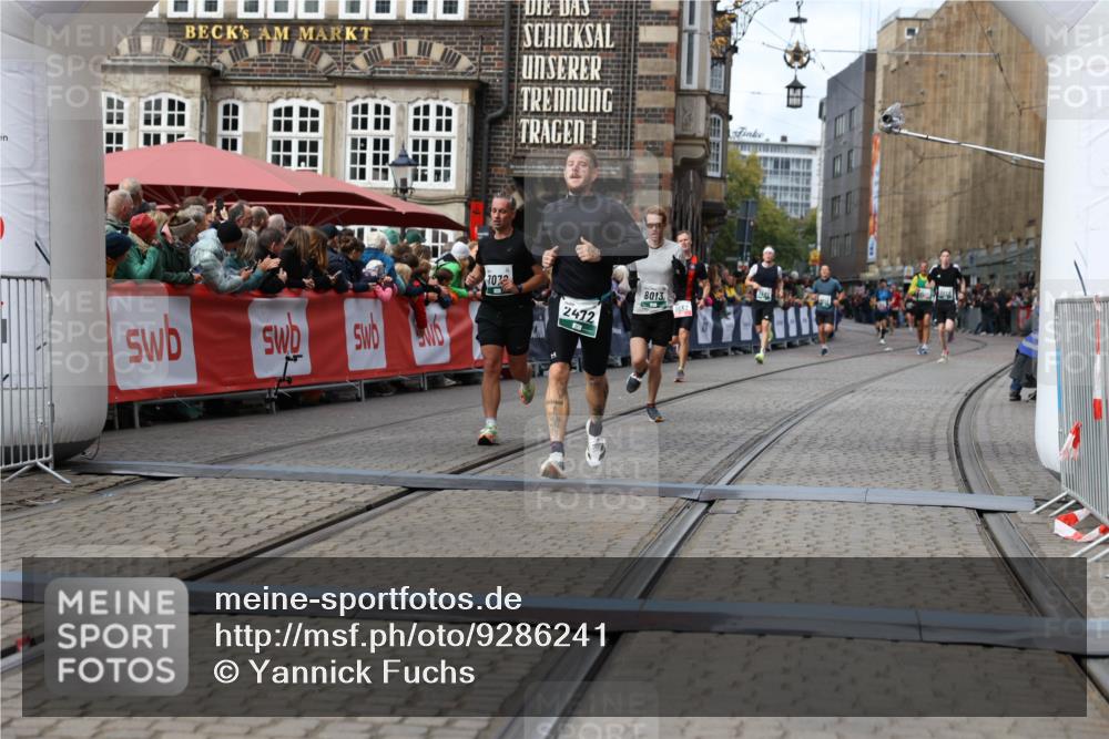 05.10.2025 - 20. swb-Marathon Bremen Yannick Fuchs http://msf.ph/oto/9286241 05.10.2025 13:04:10 Ziel 1652, 2472, 4215, 5786, 7070, 8013 meine-sportfotos.de