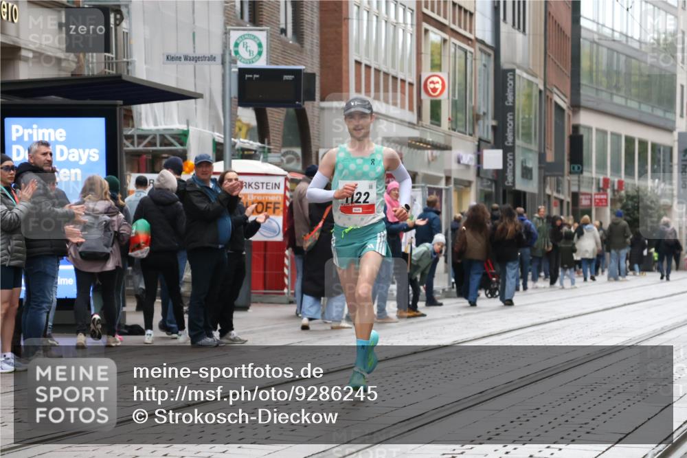 05.10.2025 - 20. swb-Marathon Bremen Strokosch-Dieckow http://msf.ph/oto/9286245 05.10.2025 12:14:25 Ziel 1122, 1122 meine-sportfotos.de