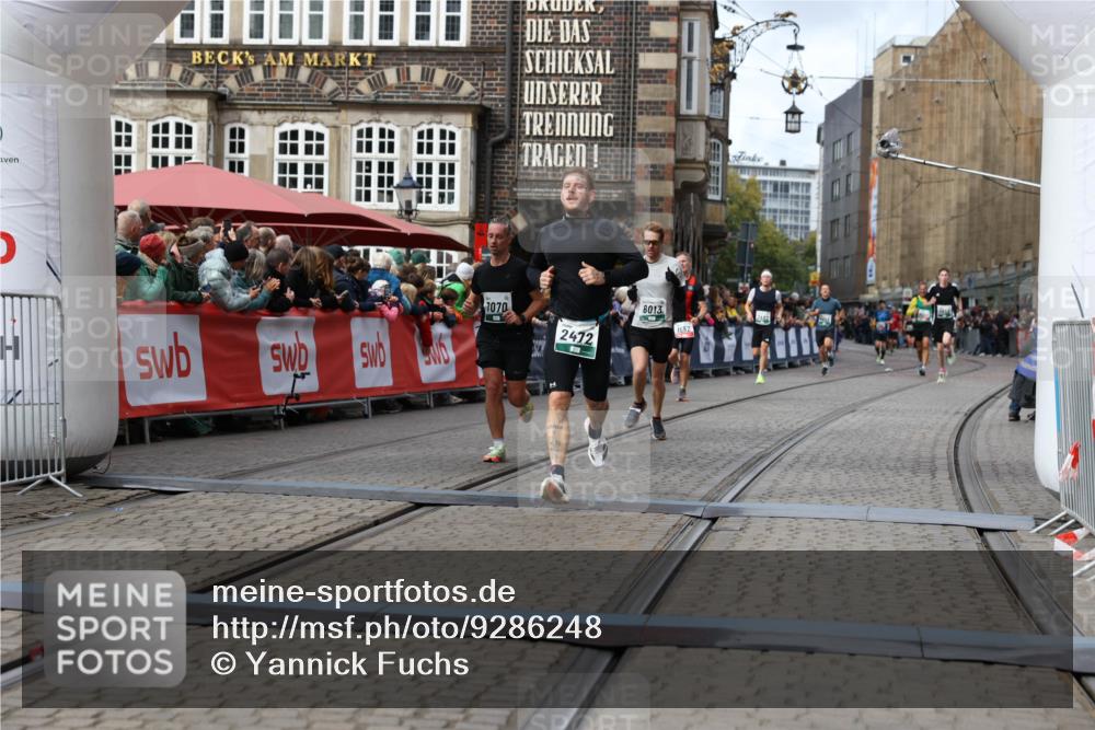05.10.2025 - 20. swb-Marathon Bremen Yannick Fuchs http://msf.ph/oto/9286248 05.10.2025 13:04:10 Ziel 1652, 2472, 4215, 5786, 7070, 8013 meine-sportfotos.de