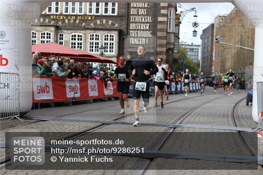 05.10.2025 - 20. swb-Marathon Bremen Yannick Fuchs http://msf.ph/oto/9286251 05.10.2025 13:04:10 Ziel 1652, 2472, 4215, 5786, 7070, 8013 meine-sportfotos.de