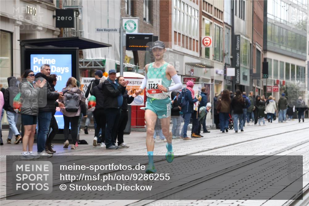 05.10.2025 - 20. swb-Marathon Bremen Strokosch-Dieckow http://msf.ph/oto/9286255 05.10.2025 12:14:26 Ziel 1122, 1122 meine-sportfotos.de