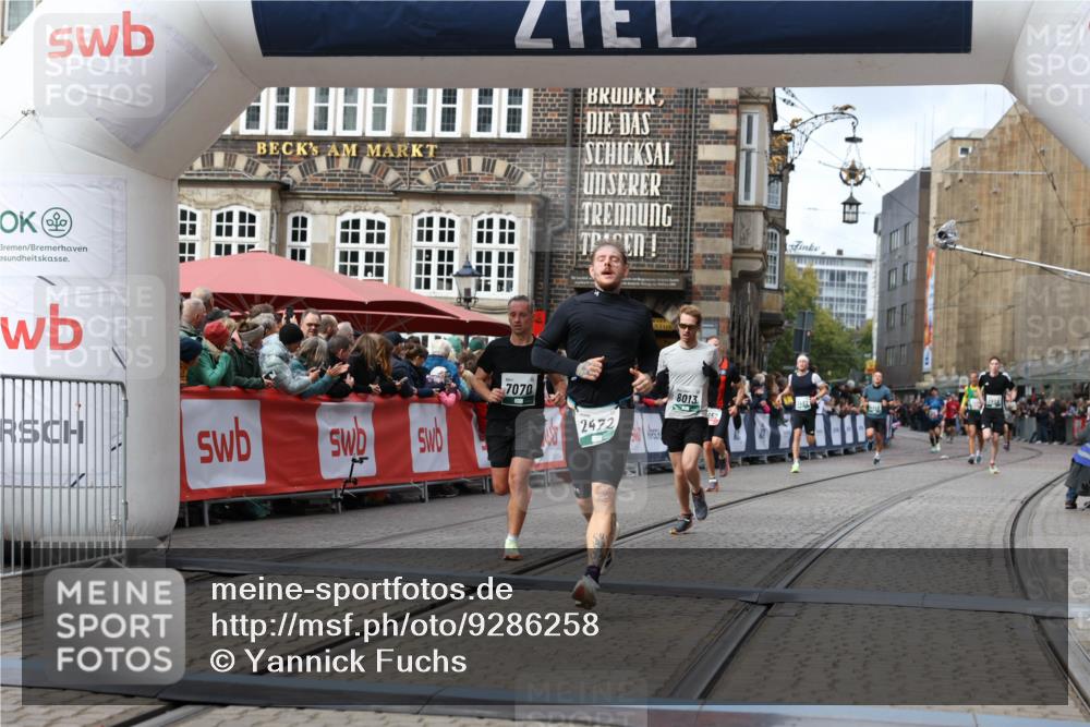 05.10.2025 - 20. swb-Marathon Bremen Yannick Fuchs http://msf.ph/oto/9286258 05.10.2025 13:04:10 Ziel 1652, 2472, 4215, 5786, 7070, 8013 meine-sportfotos.de