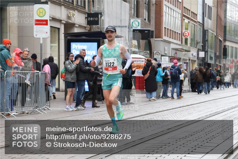 05.10.2025 - 20. swb-Marathon Bremen Strokosch-Dieckow http://msf.ph/oto/9286275 05.10.2025 12:14:27 Ziel 1122, 1122 meine-sportfotos.de