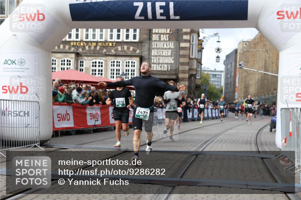 05.10.2025 - 20. swb-Marathon Bremen Yannick Fuchs http://msf.ph/oto/9286282 05.10.2025 13:04:10 Ziel 1652, 2472, 4215, 5786, 7070, 8013 meine-sportfotos.de