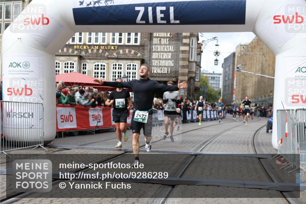 05.10.2025 - 20. swb-Marathon Bremen Yannick Fuchs http://msf.ph/oto/9286289 05.10.2025 13:04:10 Ziel 1652, 2472, 4215, 5786, 7070, 8013 meine-sportfotos.de
