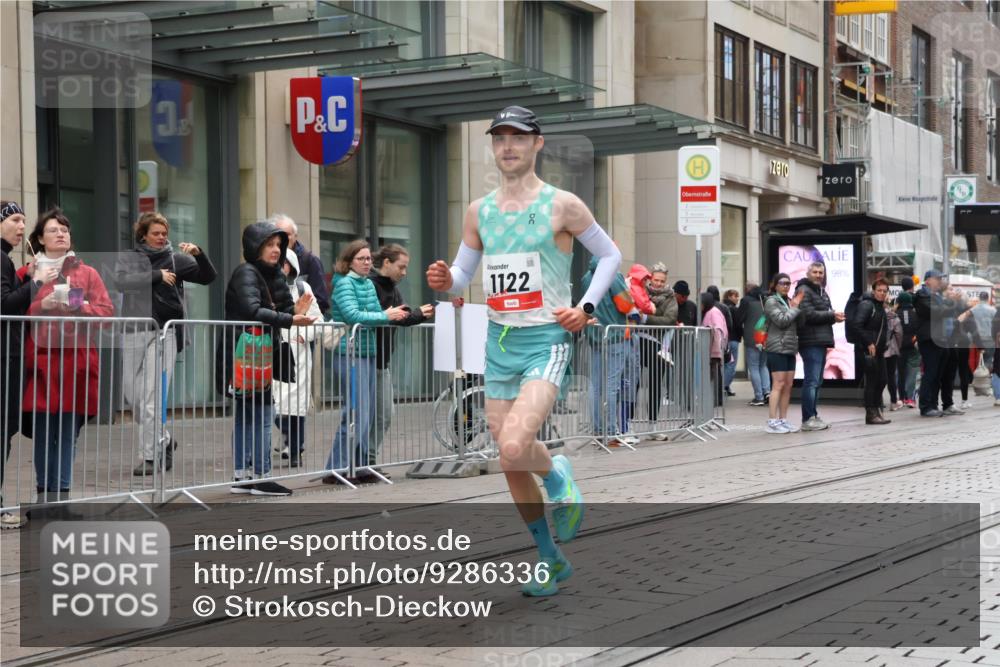 05.10.2025 - 20. swb-Marathon Bremen Strokosch-Dieckow http://msf.ph/oto/9286336 05.10.2025 12:14:28 Ziel 1122, 1122 meine-sportfotos.de