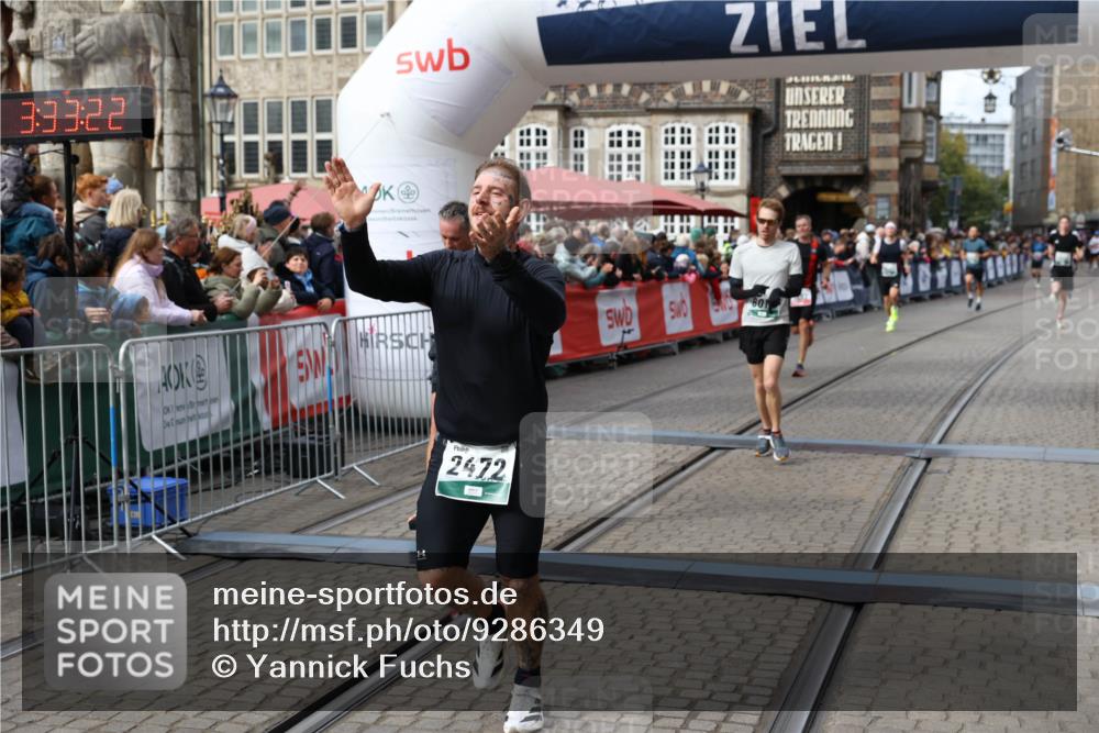 05.10.2025 - 20. swb-Marathon Bremen Yannick Fuchs http://msf.ph/oto/9286349 05.10.2025 13:04:12 Ziel 1652, 2472, 2482, 2656, 4215, 7070, 8013 meine-sportfotos.de
