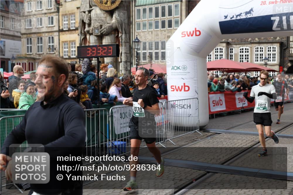 05.10.2025 - 20. swb-Marathon Bremen Yannick Fuchs http://msf.ph/oto/9286364 05.10.2025 13:04:12 Ziel 1652, 2472, 2482, 2656, 4215, 7070, 8013 meine-sportfotos.de