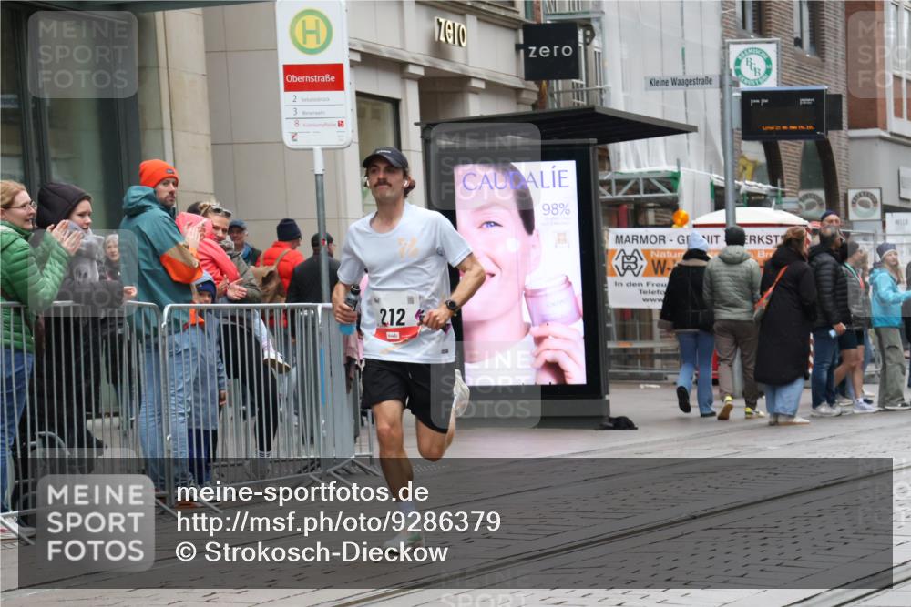05.10.2025 - 20. swb-Marathon Bremen Strokosch-Dieckow http://msf.ph/oto/9286379 05.10.2025 12:14:53 Ziel 212, 212 meine-sportfotos.de
