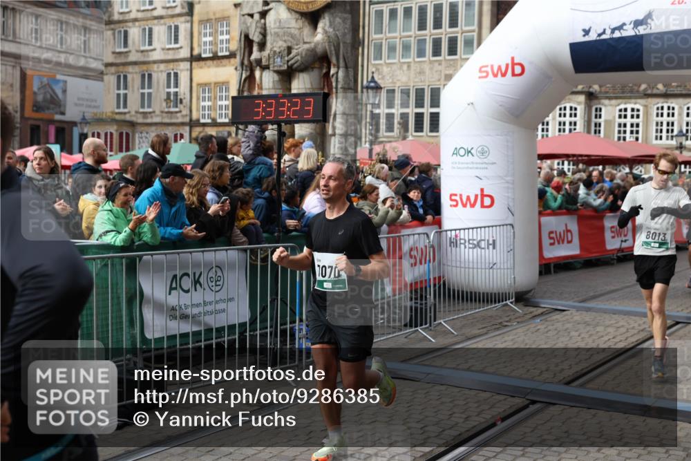 05.10.2025 - 20. swb-Marathon Bremen Yannick Fuchs http://msf.ph/oto/9286385 05.10.2025 13:04:12 Ziel 1652, 2472, 2482, 2656, 4215, 7070, 8013 meine-sportfotos.de