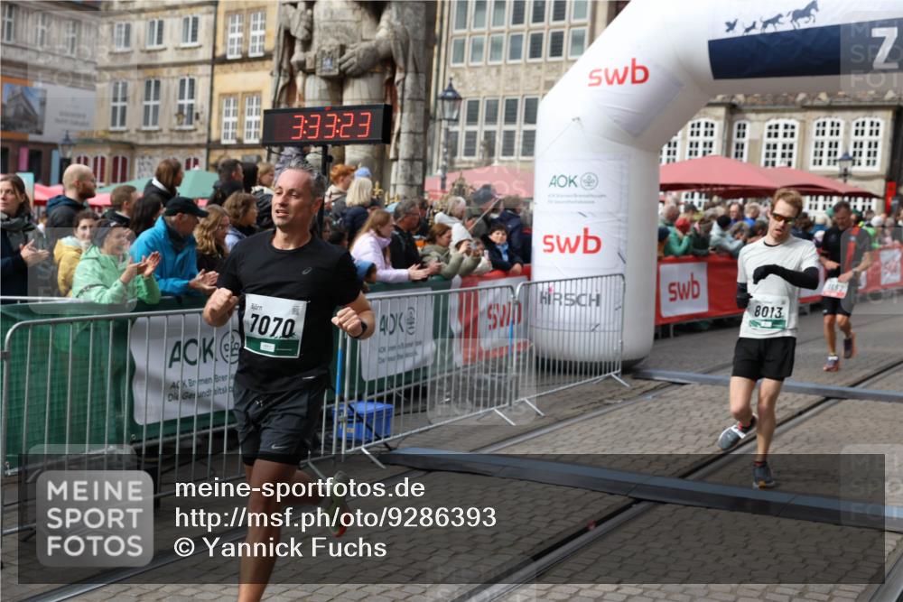 05.10.2025 - 20. swb-Marathon Bremen Yannick Fuchs http://msf.ph/oto/9286393 05.10.2025 13:04:13 Ziel 1652, 2472, 2482, 2656, 7070, 8013 meine-sportfotos.de