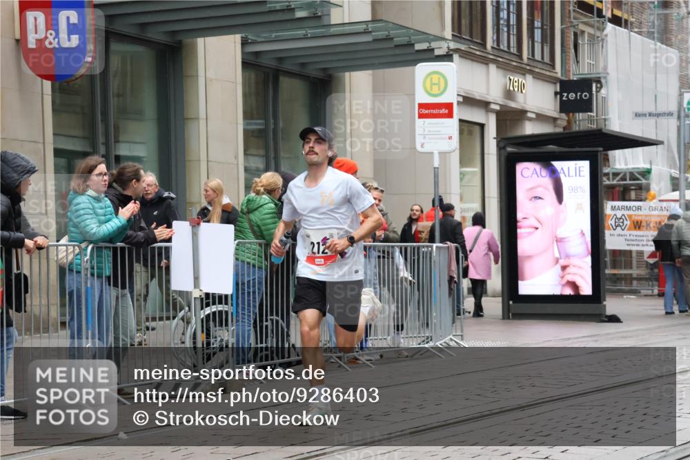 05.10.2025 - 20. swb-Marathon Bremen Strokosch-Dieckow http://msf.ph/oto/9286403 05.10.2025 12:14:54 Ziel 212, 212 meine-sportfotos.de