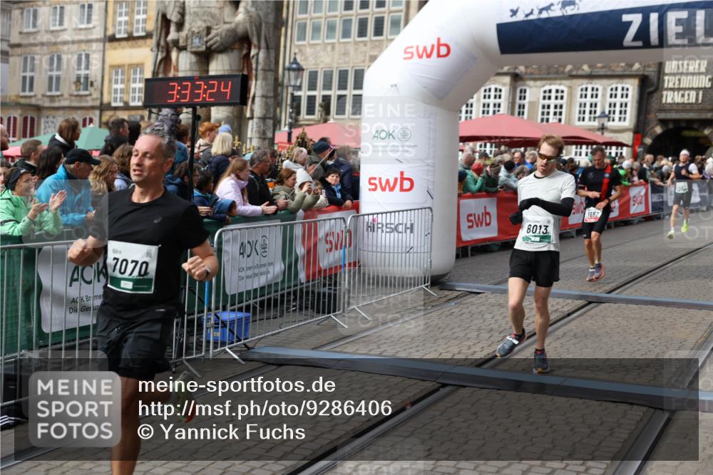 05.10.2025 - 20. swb-Marathon Bremen Yannick Fuchs http://msf.ph/oto/9286406 05.10.2025 13:04:13 Ziel 1652, 2472, 2482, 2656, 7070, 8013 meine-sportfotos.de
