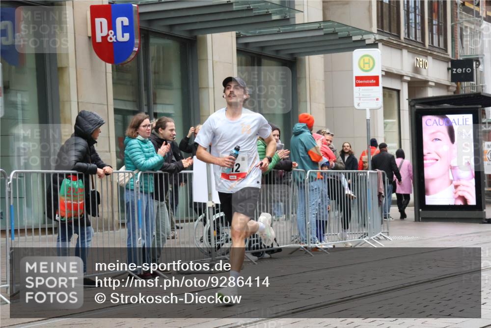 05.10.2025 - 20. swb-Marathon Bremen Strokosch-Dieckow http://msf.ph/oto/9286414 05.10.2025 12:14:54 Ziel 212, 212 meine-sportfotos.de