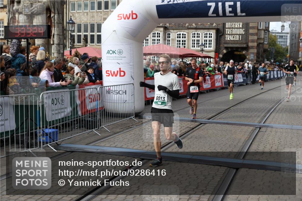 05.10.2025 - 20. swb-Marathon Bremen Yannick Fuchs http://msf.ph/oto/9286416 05.10.2025 13:04:13 Ziel 1652, 2472, 2482, 2656, 7070, 8013 meine-sportfotos.de