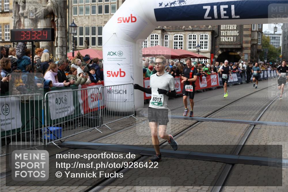 05.10.2025 - 20. swb-Marathon Bremen Yannick Fuchs http://msf.ph/oto/9286422 05.10.2025 13:04:13 Ziel 1652, 2472, 2482, 2656, 7070, 8013 meine-sportfotos.de