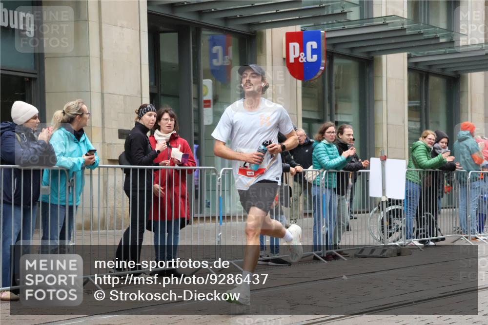 05.10.2025 - 20. swb-Marathon Bremen Strokosch-Dieckow http://msf.ph/oto/9286437 05.10.2025 12:14:55 Ziel 212, 212 meine-sportfotos.de