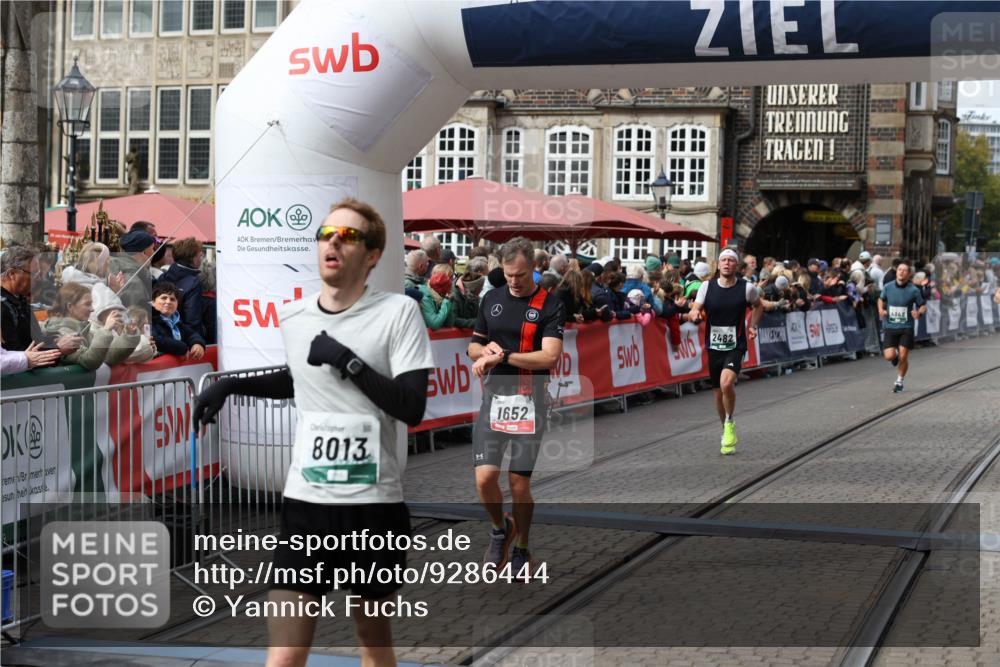 05.10.2025 - 20. swb-Marathon Bremen Yannick Fuchs http://msf.ph/oto/9286444 05.10.2025 13:04:14 Ziel 1652, 2472, 2482, 2656, 4848, 7070, 8013 meine-sportfotos.de