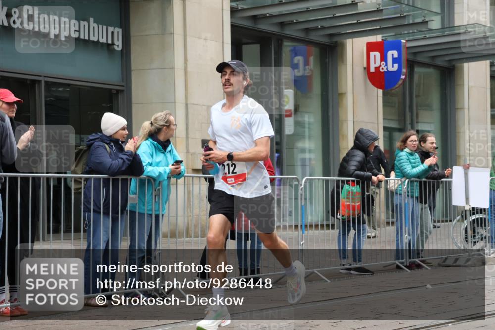 05.10.2025 - 20. swb-Marathon Bremen Strokosch-Dieckow http://msf.ph/oto/9286448 05.10.2025 12:14:55 Ziel 212, 212 meine-sportfotos.de