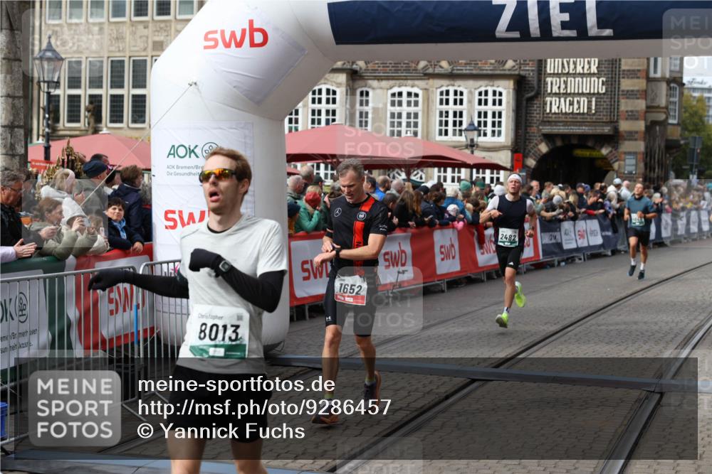 05.10.2025 - 20. swb-Marathon Bremen Yannick Fuchs http://msf.ph/oto/9286457 05.10.2025 13:04:14 Ziel 1652, 2472, 2482, 2656, 4848, 7070, 8013 meine-sportfotos.de