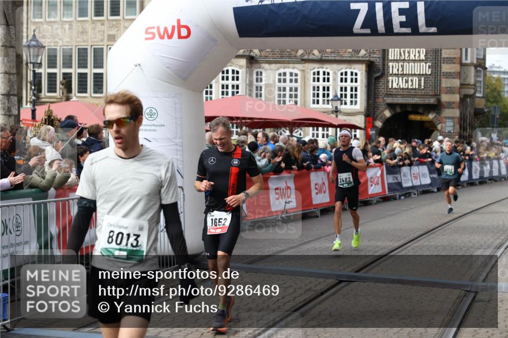 05.10.2025 - 20. swb-Marathon Bremen Yannick Fuchs http://msf.ph/oto/9286469 05.10.2025 13:04:14 Ziel 1652, 2472, 2482, 2656, 4848, 7070, 8013 meine-sportfotos.de